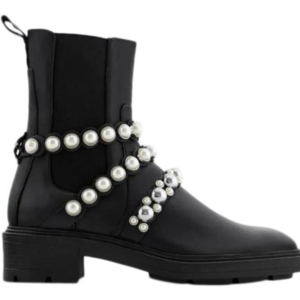 NWT. Zara Low Heel Ankle Boots. Size 8. - Picture 2 of 7